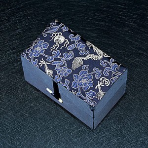 brocade-fabric-luxury-packaging